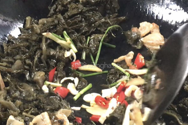 酸菜炒春笋的做法图解7