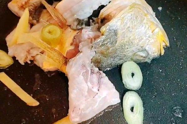 黄鱼煨面的做法图解4