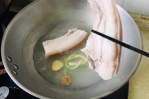 砂锅酸菜白肉的做法图解1