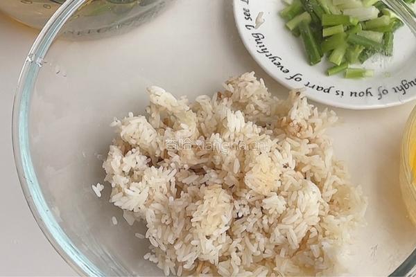 蛋炒饭的做法图解2