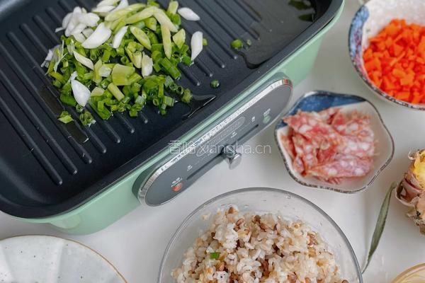 菠萝虾仁谷物饭的做法图解2