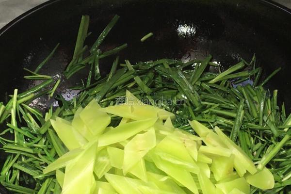 韭菜莴笋炒肉片的做法图解5