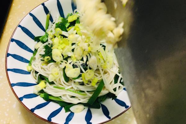 油泼辣子拌面的做法图解5