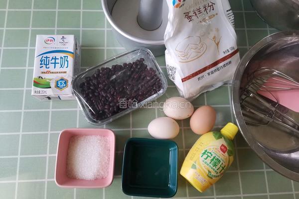 红豆中空戚风蛋糕的做法图解1