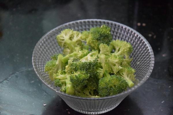 藜麦鲜虾蔬菜沙拉的做法图解4
