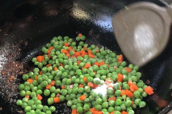豌豆米炒肉丁的做法图解8