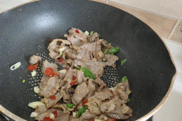 菌菇炒牛肉的做法图解4