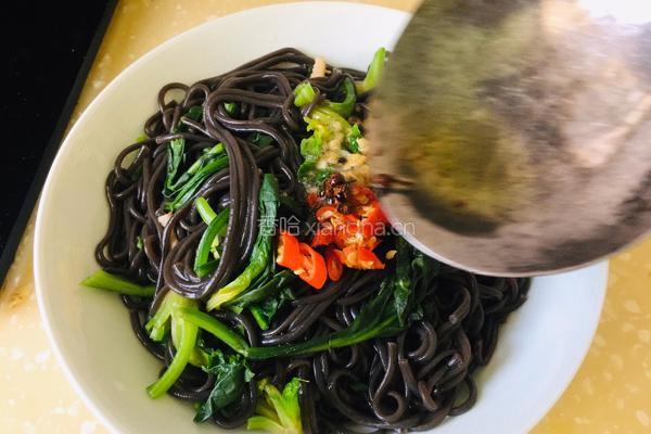 蕨根粉拌菠菜的做法图解10
