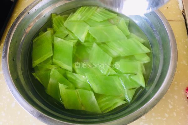 海米烧莴笋的做法图解3