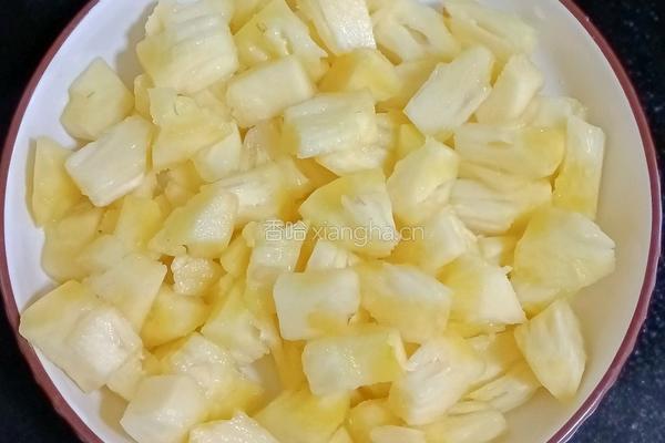 菠萝时蔬炒饭的做法图解1
