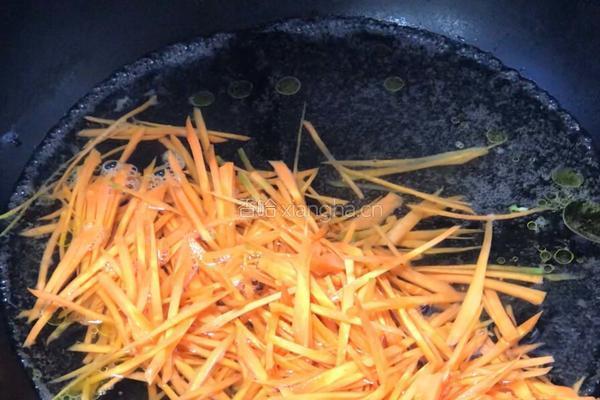 苋菜梗胡萝卜炒肉丝的做法图解6
