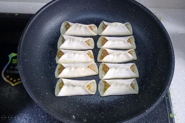 西葫鲜肉锅贴的做法图解14