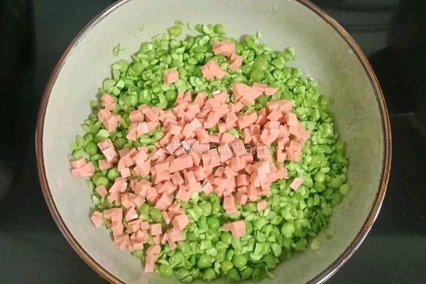 豌豆火腿鸡蛋饼的做法图解3