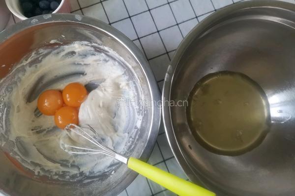 蔓越莓中空戚风蛋糕的做法图解4