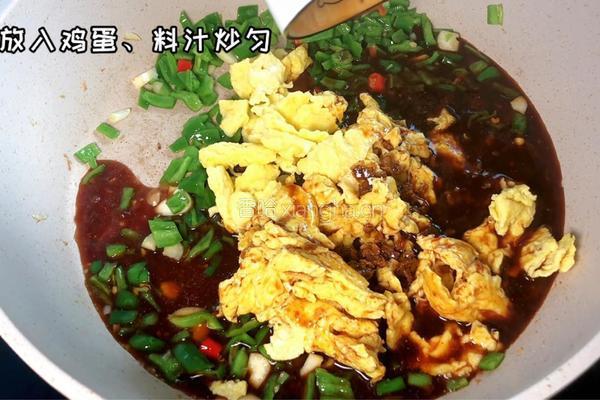 青椒鸡蛋拌面的做法图解4