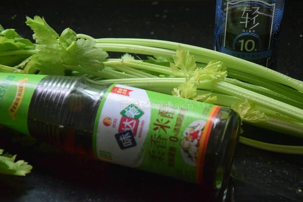 凉拌香芹的做法图解1