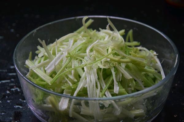 凉拌香芹的做法图解3