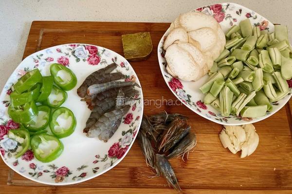 杏鲍菇豆角咖喱虾的做法图解2