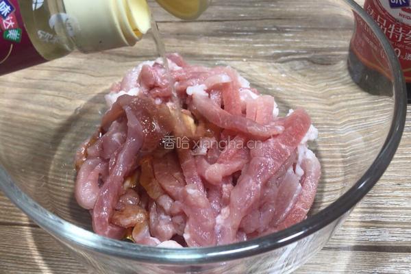 蒜苔炒肉的做法图解1