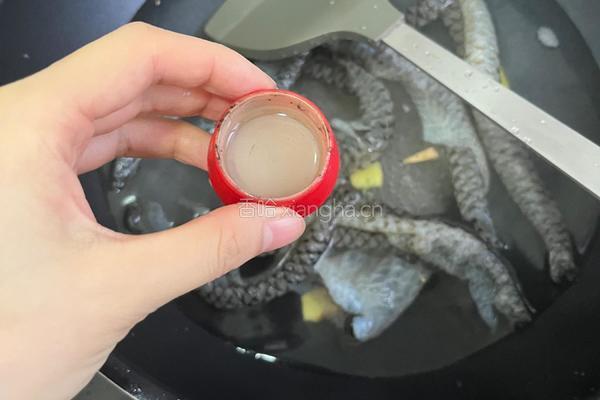 凉拌鱼皮的做法图解3