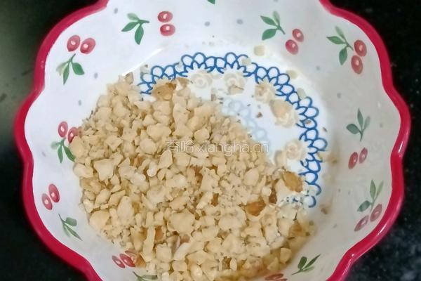 核桃红枣小饼的做法图解1