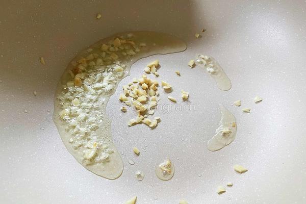 鸡蛋香菇炒时蔬的做法图解5