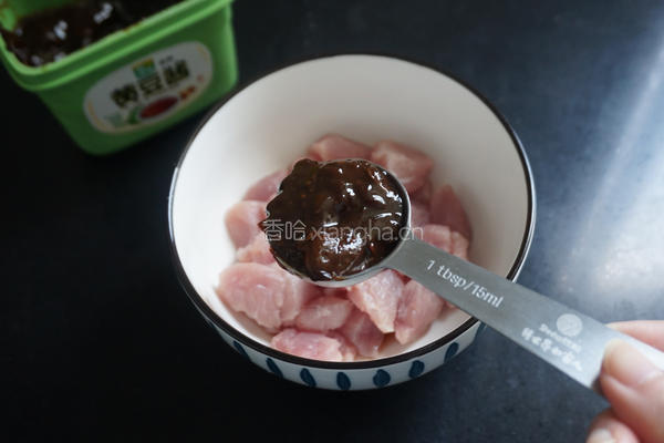 迷你大米酱肉粽的做法图解3
