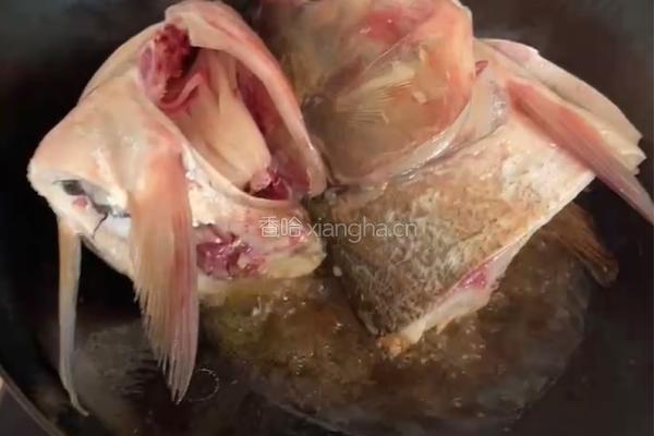 鱼头豆腐汤的做法图解1