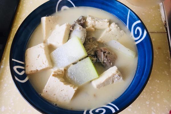 冬瓜豆腐鲫鱼汤的做法图解8