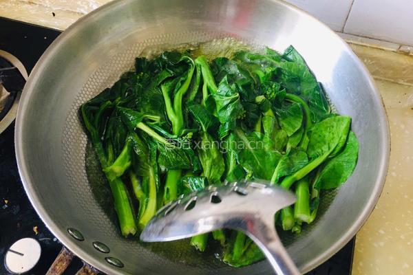 蒜蓉菜心的做法图解1