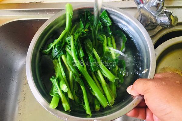 蒜蓉菜心的做法图解2