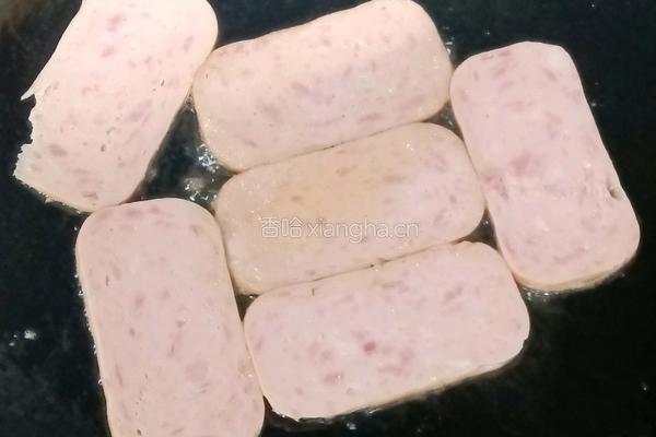 午餐肉鸡蛋三明治的做法图解3