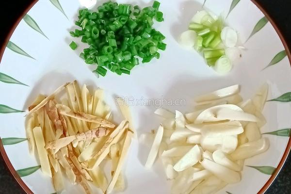 莲藕烧鸡翅的做法图解6
