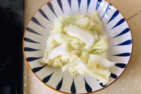 菜花炒肉丝的做法图解3