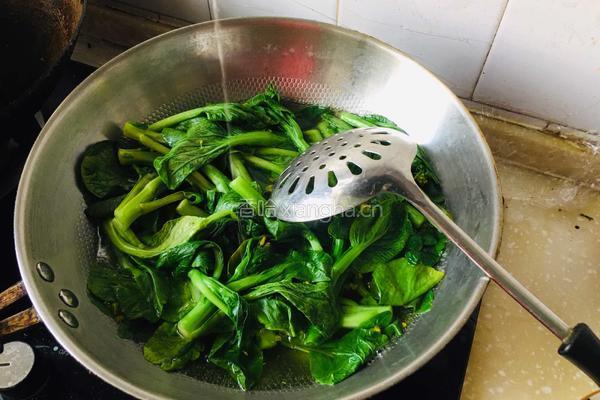 白灼菜心的做法图解2