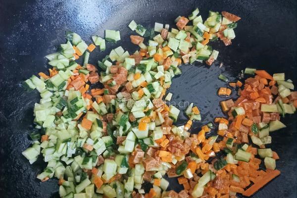 黄金炒饭的做法图解2