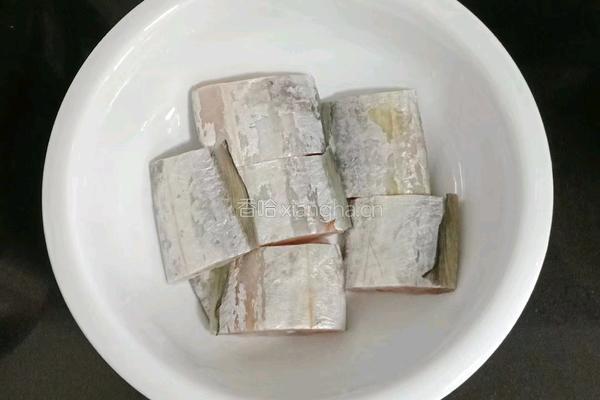 酸甜带鱼的做法图解1