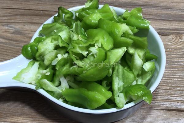 黄瓜炒猪头肉的做法图解3