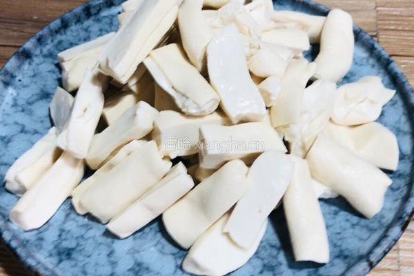青椒炒豆干边的做法图解1