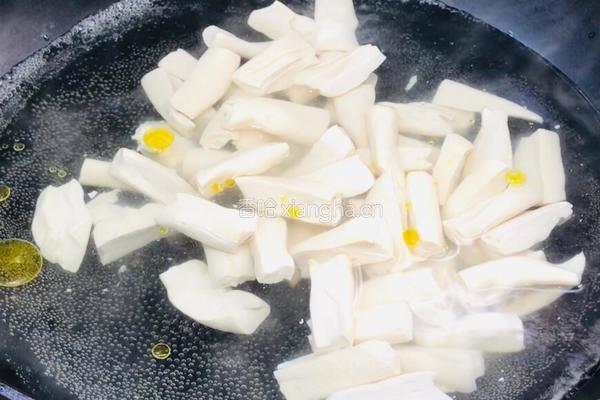 青椒炒豆干边的做法图解6