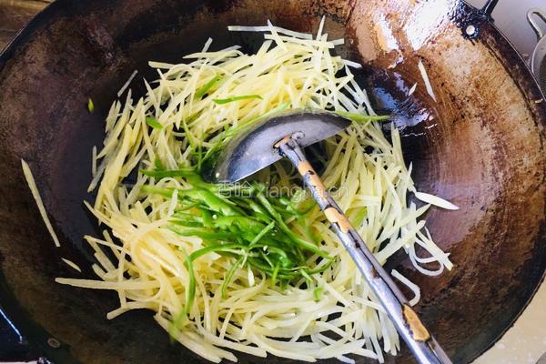 青椒土豆丝的做法图解7