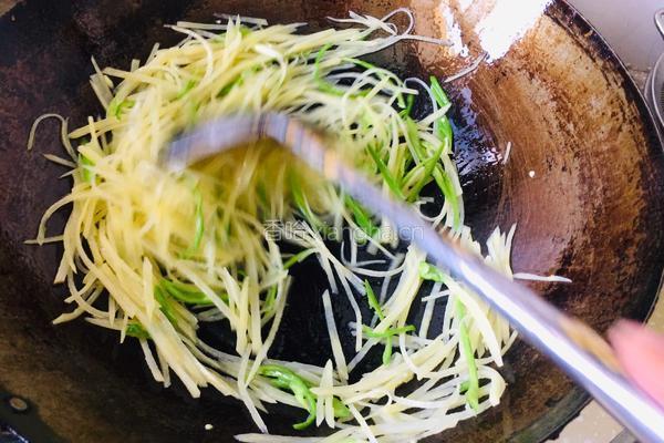 青椒土豆丝的做法图解9