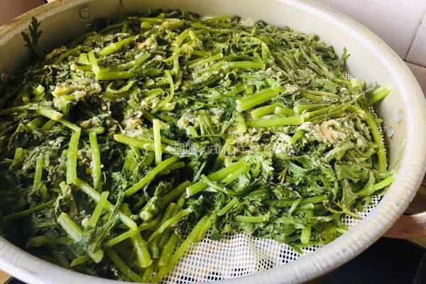 炒面蒸茼蒿的做法图解7