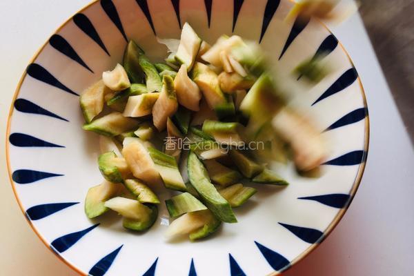 萝卜干蒸腊肉的做法图解2