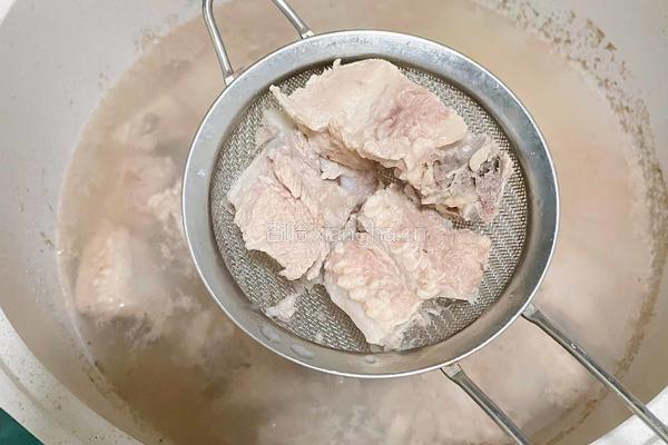 糖醋排骨的做法图解3