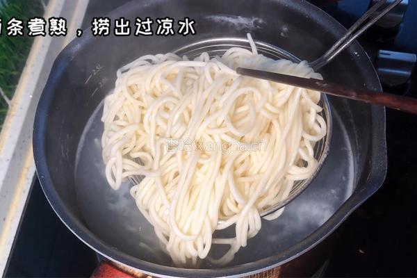 番茄土豆面的做法图解1