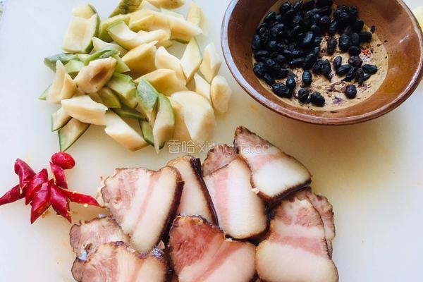 萝卜干炒腊肉的做法图解1