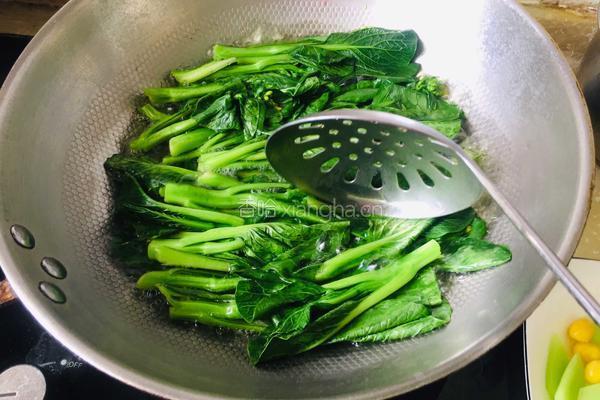 蒜炒芥兰的做法图解2