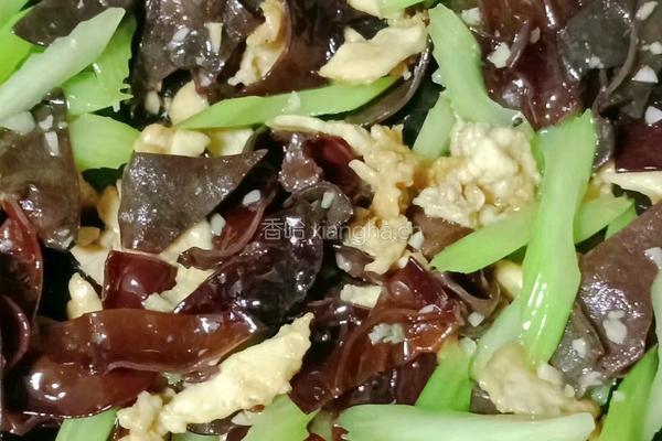木耳西芹炒鸡肉的做法图解15