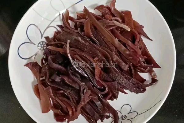 胡萝卜木耳炒鸡丝的做法图解2